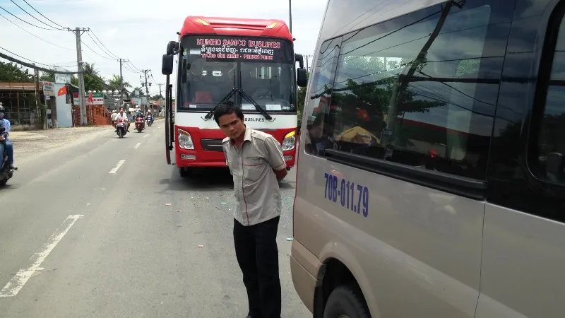 3 xe khách tông liên hoàn, hàng chục hành khách hoảng loạn ảnh 1 3 xe khách tông liên hoàn, hàng chục hành khách hoảng loạn ảnh 1